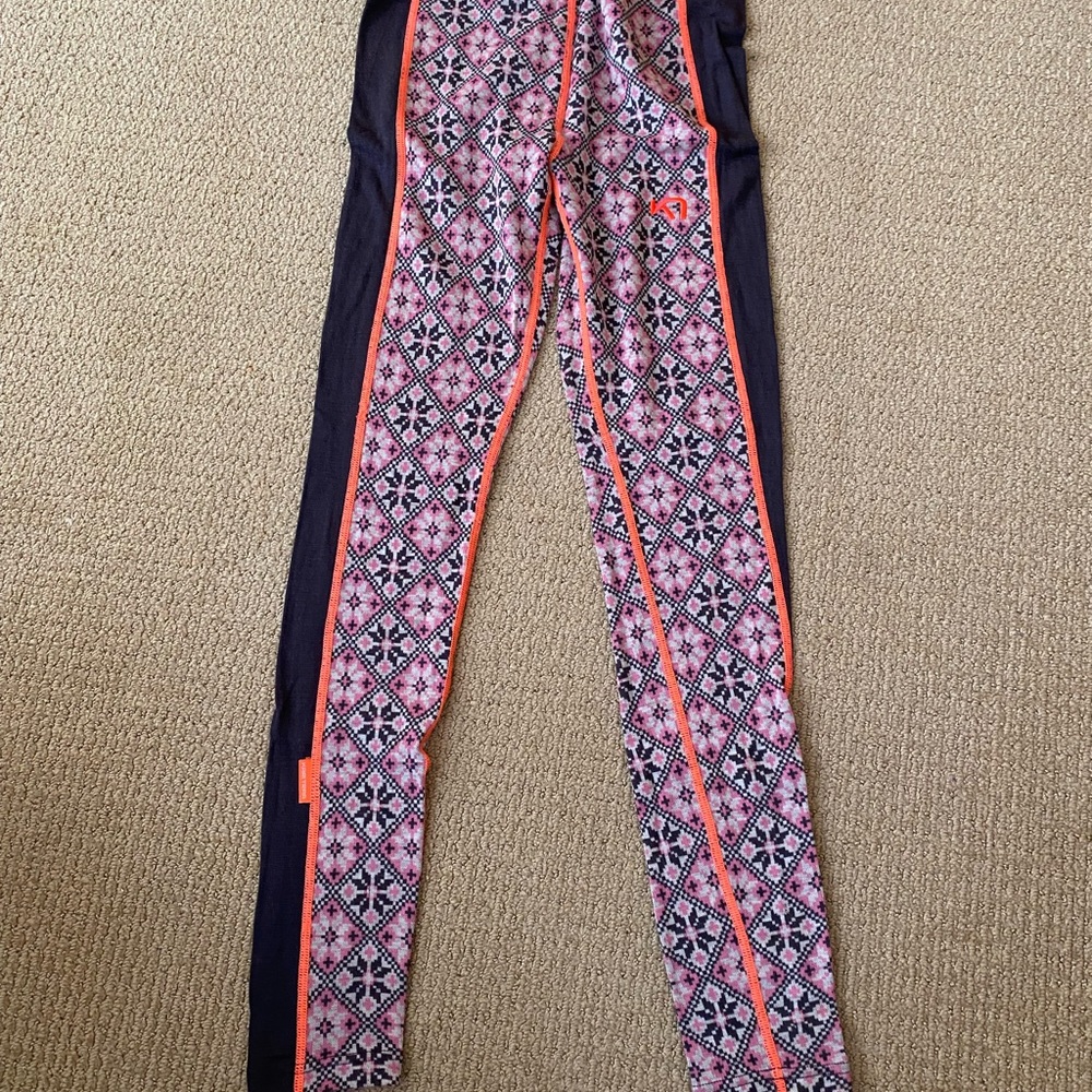 KariTraa brand base layer, beautiful pattern in excellent condition. Super warm